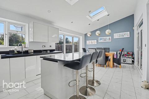 undefined, Roberts Road, Basildon