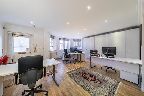 1 bedroom flat for sale, Rutland Gardens, London, SW7