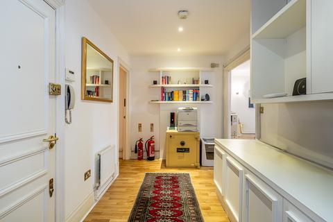 1 bedroom flat for sale, Rutland Gardens, London, SW7