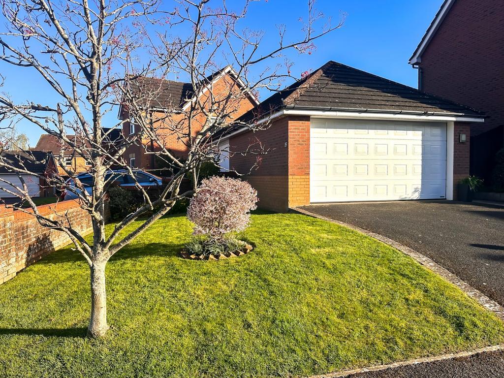 Front Garden/Garage