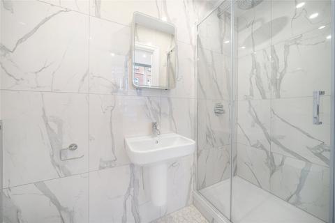 Studio to rent, Fulham Road, London, SW3