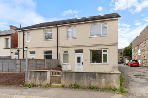 2 bedroom ground floor flat to rent, Wellington Street, Huddersfield HD3
