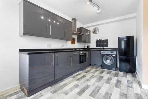 2 bedroom ground floor flat to rent, Wellington Street, Huddersfield HD3