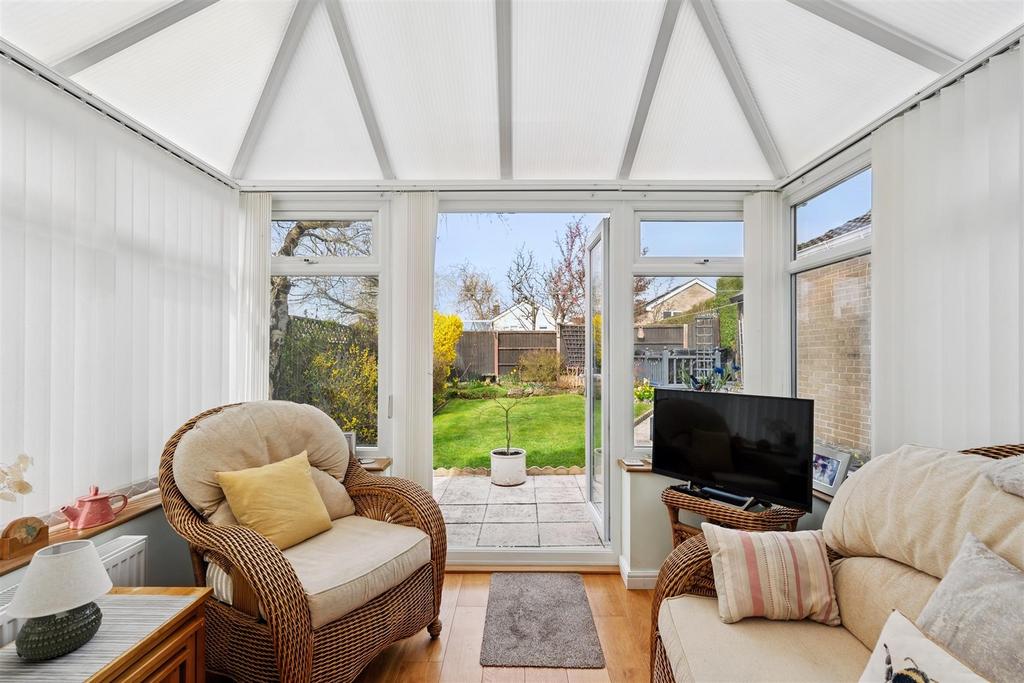 Conservatory to rear garden.jpg