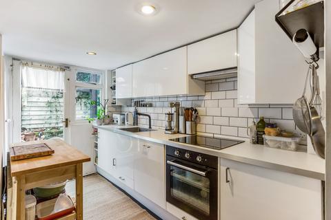 1 bedroom flat for sale, Calabria Road, London, N5