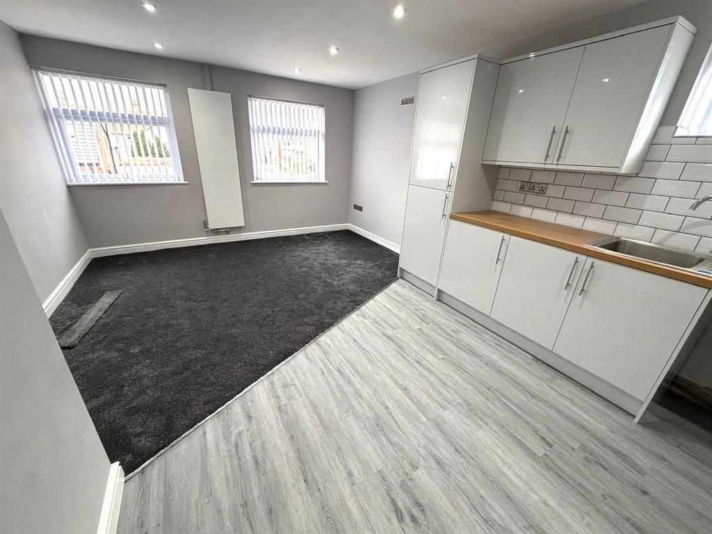 Open Plan Sitting Room/ Kitchen Pic 3