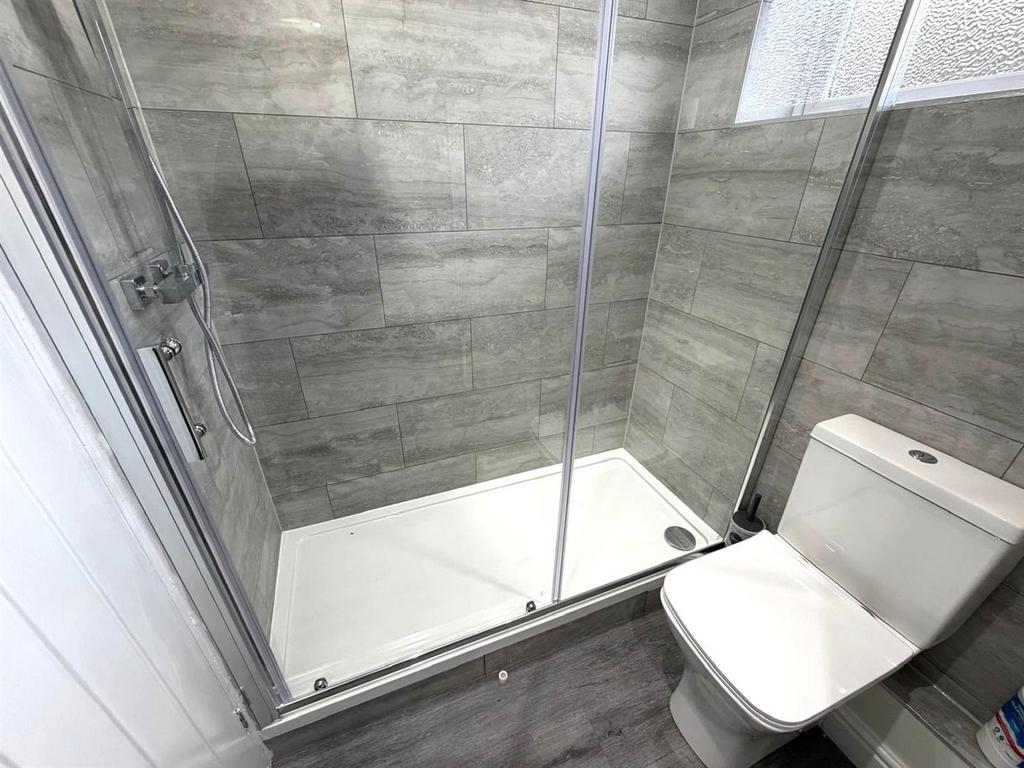 Shower Room Pic 2