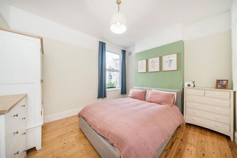 2 bedroom maisonette for sale, Yukon Road, London SW12