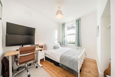 2 bedroom maisonette for sale, Yukon Road, London SW12