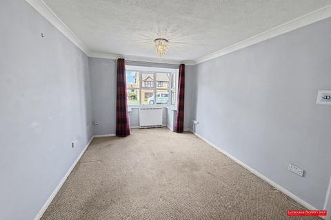 1 bedroom flat for sale, Snowdon Close, Eastbourne BN23