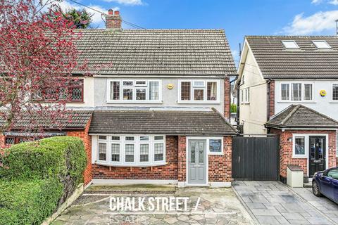 3 bedroom semi-detached house for sale, Berkshire Way, Hornchurch, RM11