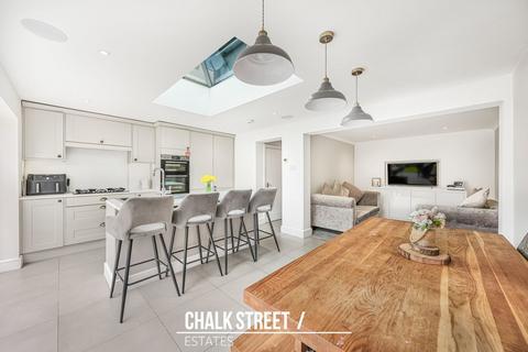 3 bedroom semi-detached house for sale, Berkshire Way, Hornchurch, RM11