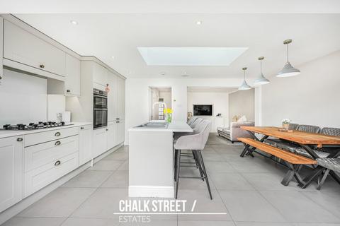 3 bedroom semi-detached house for sale, Berkshire Way, Hornchurch, RM11