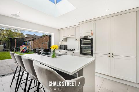 3 bedroom semi-detached house for sale, Berkshire Way, Hornchurch, RM11