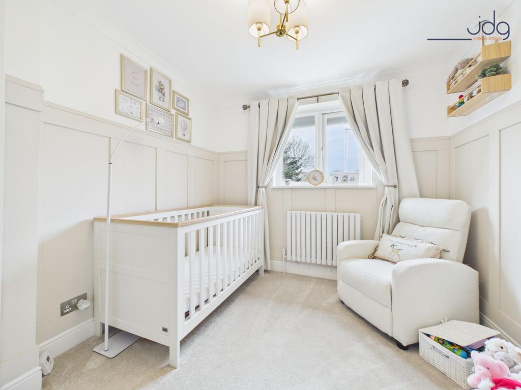 Single Bedroom with storage