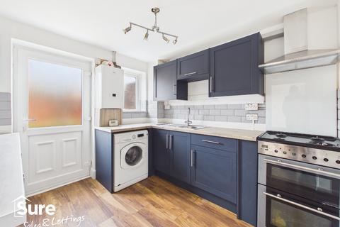 3 bedroom terraced house to rent, Fletcher Way, Hemel Hempstead, Hertfordshire, HP2 5RZ