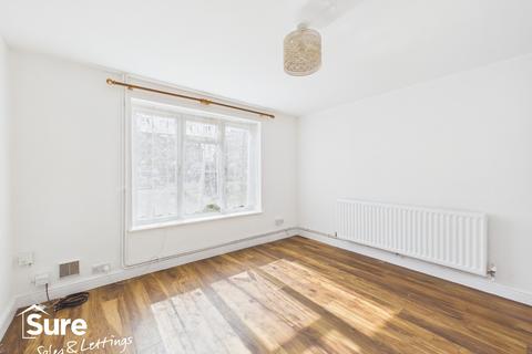 3 bedroom terraced house to rent, Fletcher Way, Hemel Hempstead, Hertfordshire, HP2 5RZ