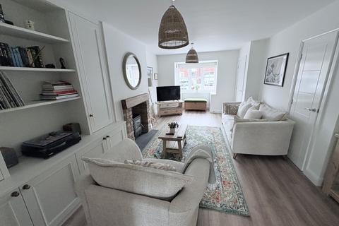 3 bedroom semi-detached house to rent, Jobson Avenue, Hull HU17