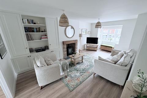 3 bedroom semi-detached house to rent, Jobson Avenue, Hull HU17