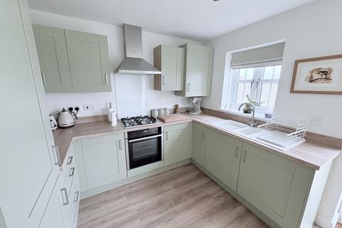 3 bedroom semi-detached house to rent, Jobson Avenue, Hull HU17