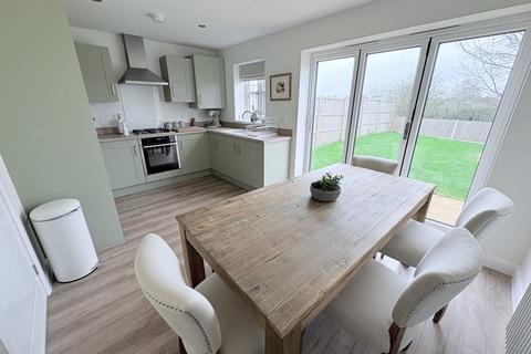 3 bedroom semi-detached house to rent, Jobson Avenue, Hull HU17