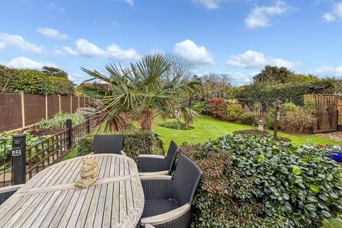 2 bedroom bungalow for sale, Evelyn Avenue, Rustington, Littlehampton, West Sussex