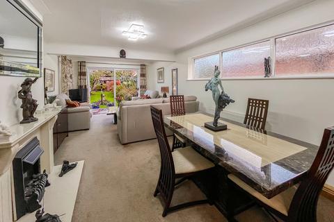 2 bedroom bungalow for sale, Evelyn Avenue, Rustington, Littlehampton, West Sussex