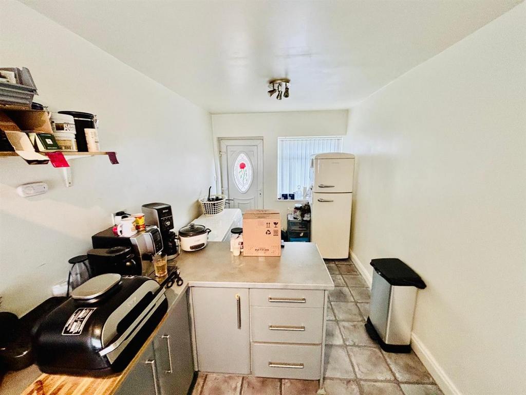 Dining Kitchen: