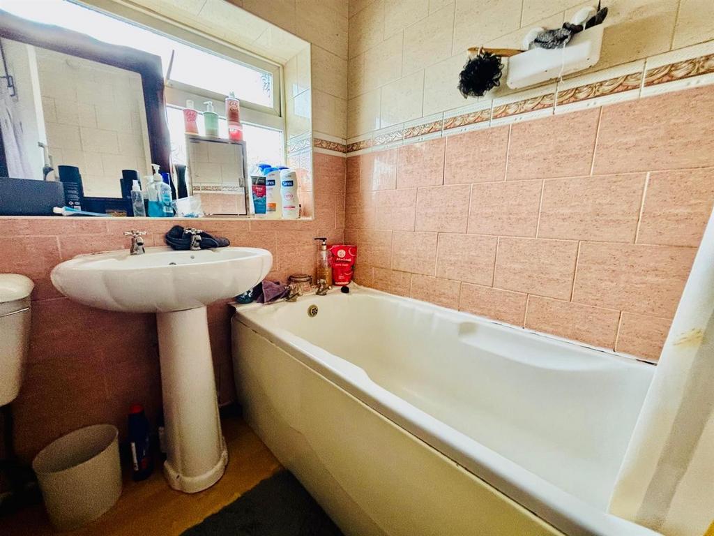 Bathroom / WC: