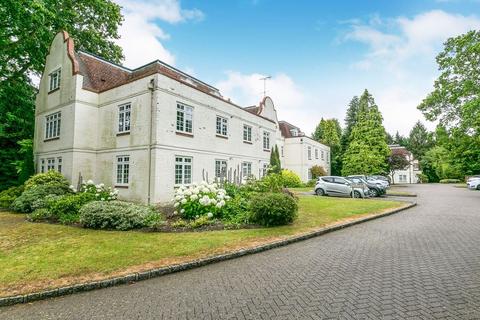 2 bedroom flat to rent, Ivy Drive, Lightwater, GU18