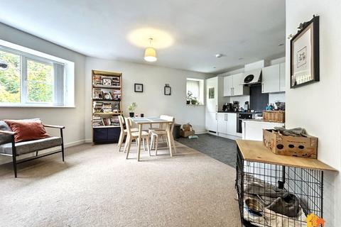2 bedroom flat for sale, Hospital Hill, Chesham, HP5