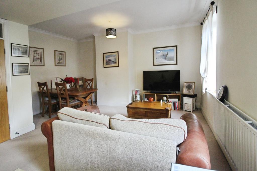 Lounge/Dining Room