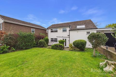 3 bedroom detached house to rent, Temple Avenue, West Yorkshire LS15