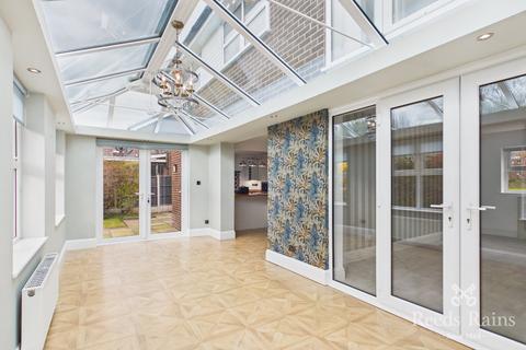 3 bedroom detached house to rent, Temple Avenue, West Yorkshire LS15