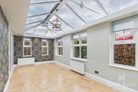 3 bedroom detached house to rent, Temple Avenue, West Yorkshire LS15