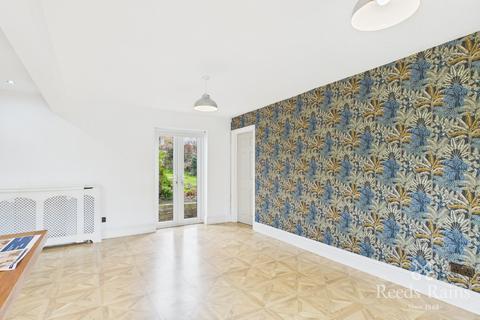 3 bedroom detached house to rent, Temple Avenue, West Yorkshire LS15