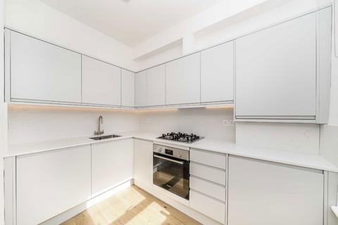Studio to rent, Bassano Street, London SE22