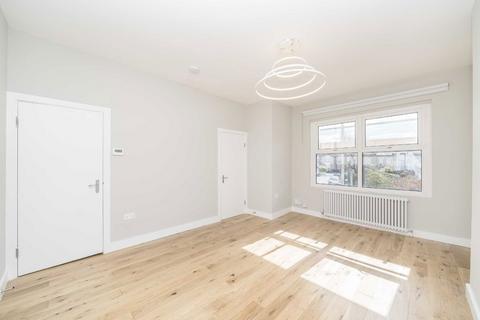 Studio to rent, Bassano Street, London SE22