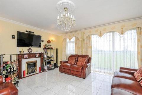 4 bedroom terraced house to rent, Knighton Close, South Croydon, Surrey, CR2