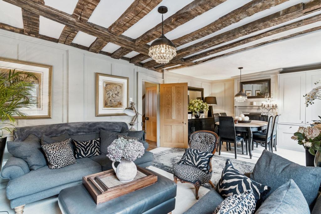 Sitting/Dining Room