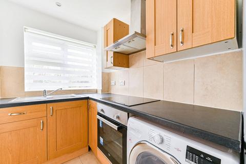 Studio to rent, September Way, Stanmore, HA7