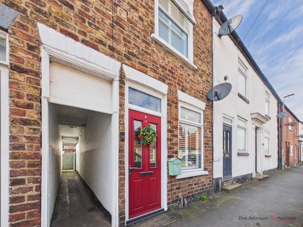 3 Bedroom Mid Terrace House - For Sale