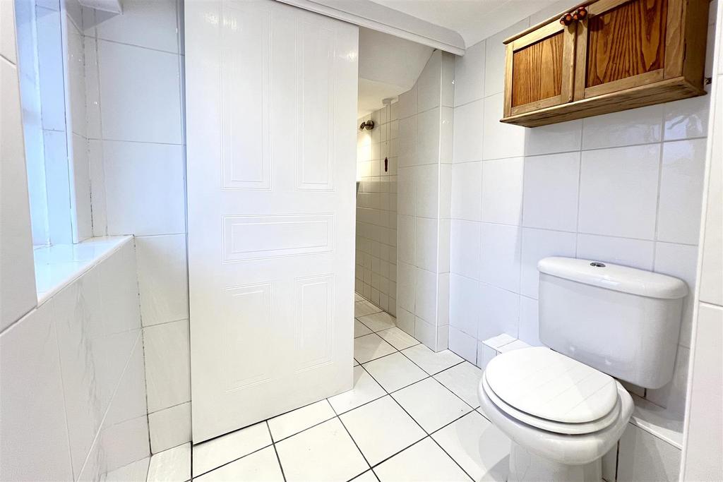 Bathroom Toilet.JPG