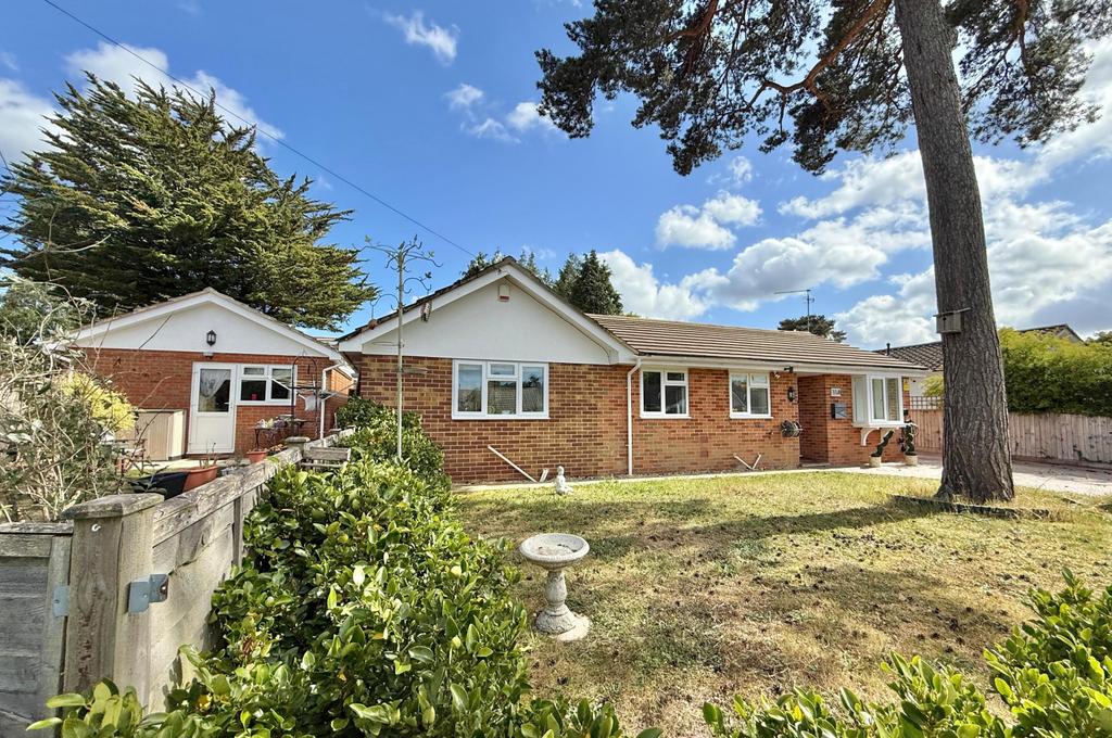 4 bedroom detached bungalow for sale