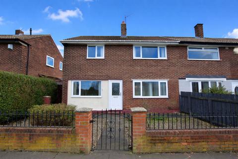 3 bedroom semi-detached house to rent, Tyne View Gardens, Gateshead, NE10