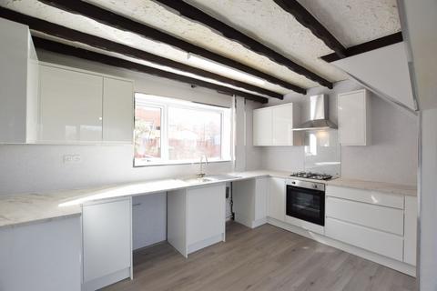 3 bedroom semi-detached house to rent, Tyne View Gardens, Gateshead, NE10