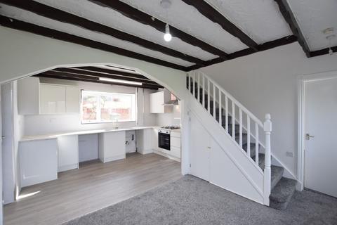 3 bedroom semi-detached house to rent, Tyne View Gardens, Gateshead, NE10