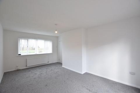 3 bedroom semi-detached house to rent, Tyne View Gardens, Gateshead, NE10