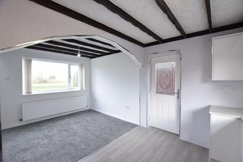 3 bedroom semi-detached house to rent, Tyne View Gardens, Gateshead, NE10
