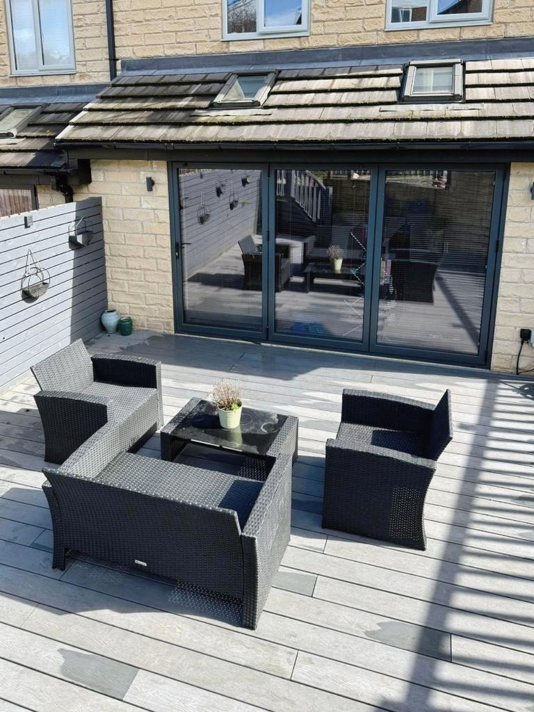 Rear Decking Space